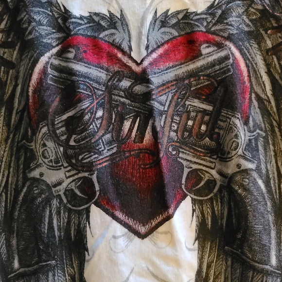 T-Shirt - Picture 2 of 4